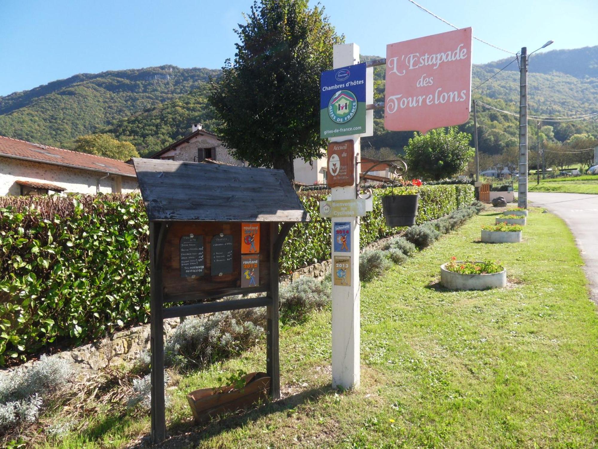 L'Estapade Des Tourelons Bed & Breakfast Saint-Jean-en-Royans Luaran gambar