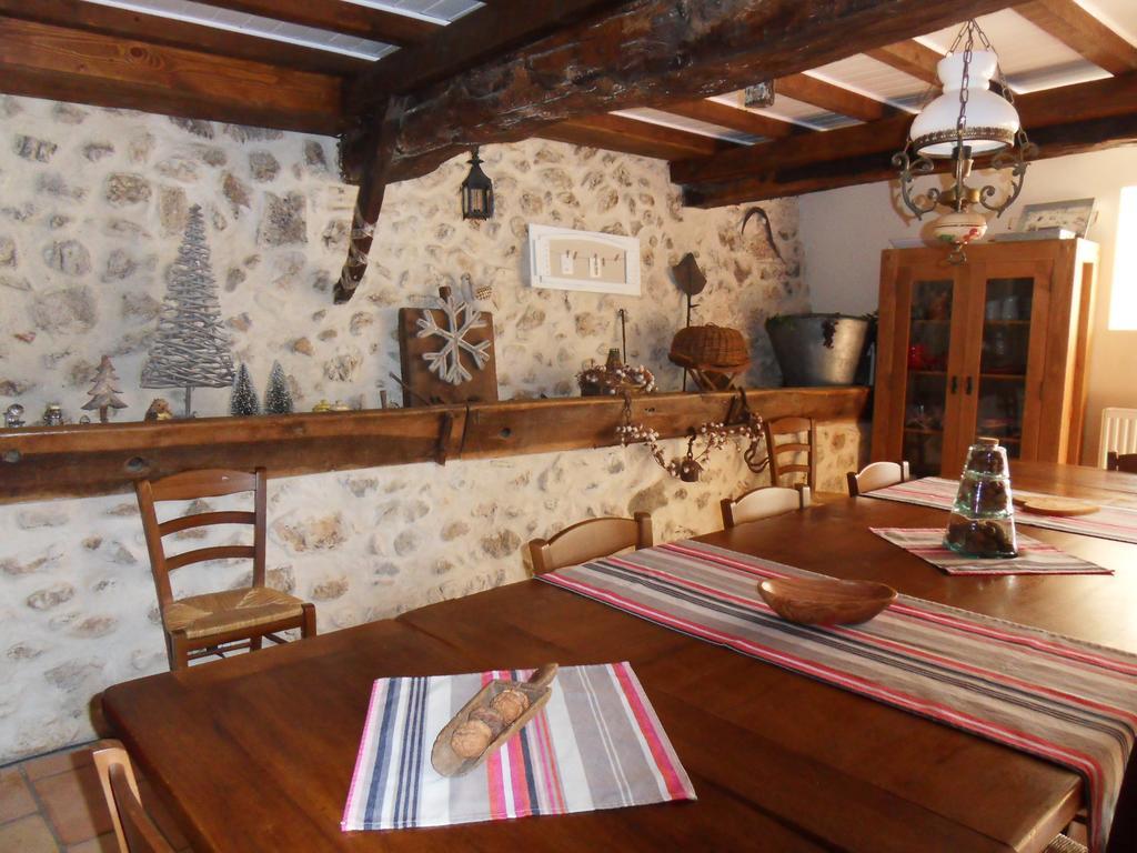 L'Estapade Des Tourelons Bed & Breakfast Saint-Jean-en-Royans Luaran gambar